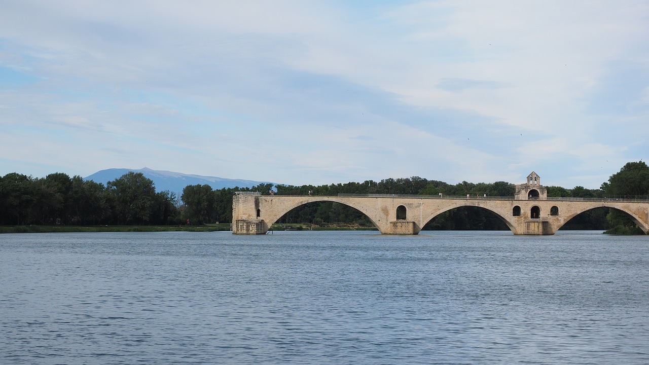 沪通长江大桥建设进展顺利,迈向新时代壮丽里程碑
