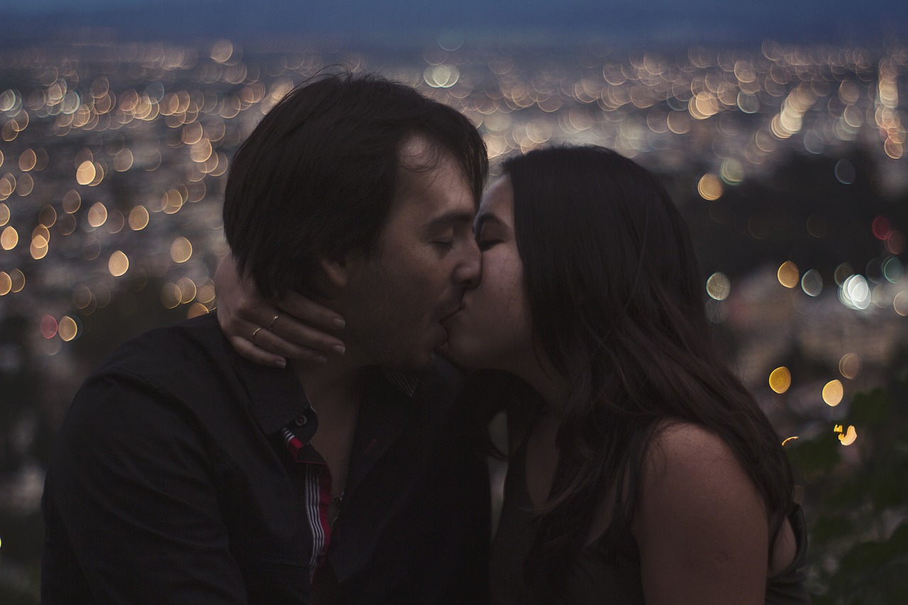 最新亲吻片段,情感的真实表达探索