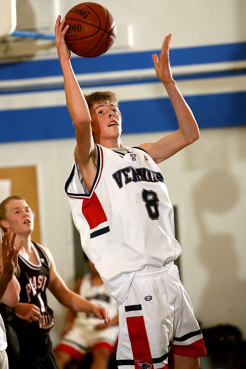 小学生篮球比赛热血瞬间，青春激情闪耀赛场