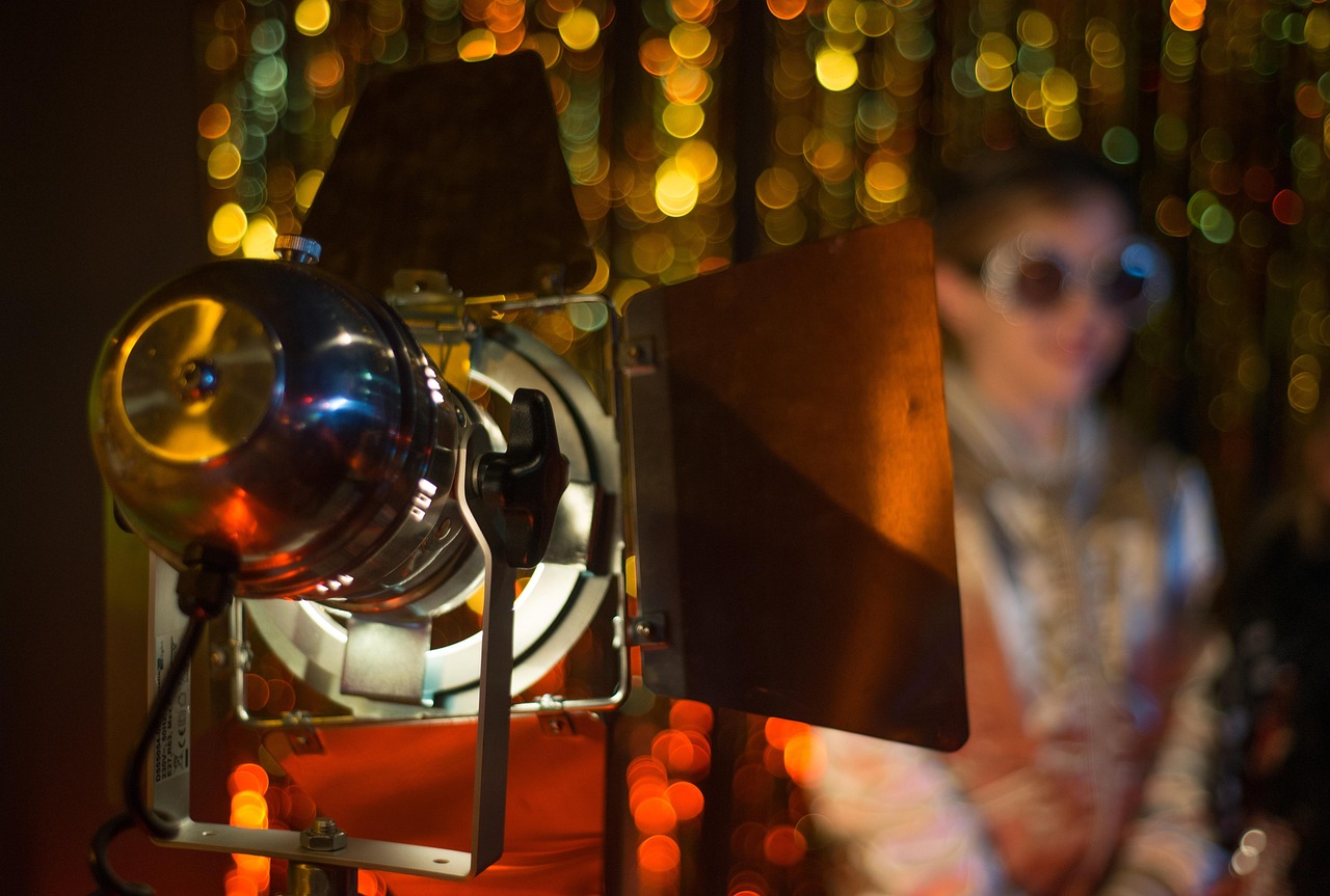 QQ最新动态头像展示,时尚潮流的新宠头像