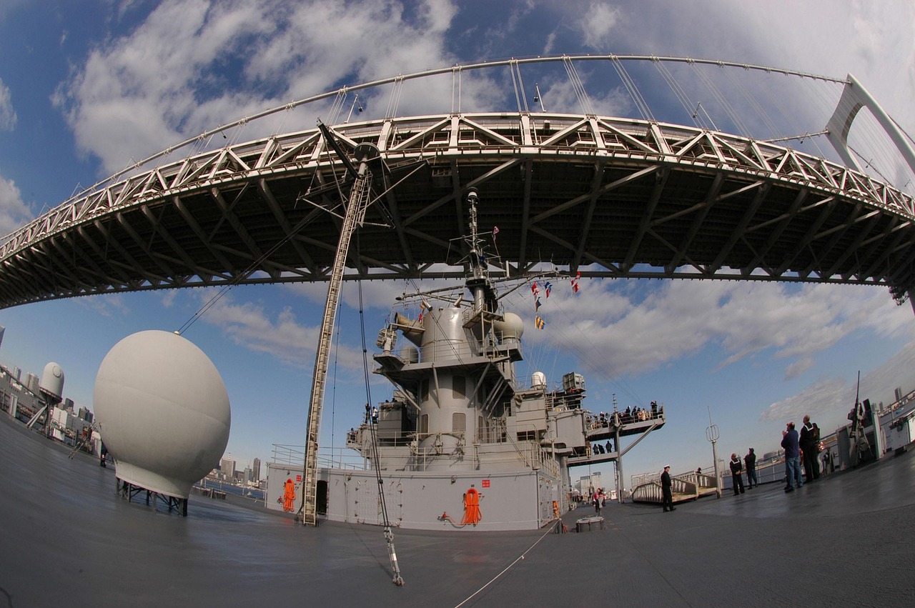 美国最新航母亮相,全球海军力量变革的里程碑事件