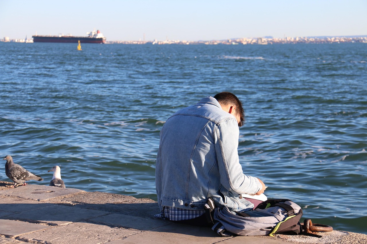 岁月流转中的情感与人性的深度剖析——北风那个吹电视剧解读