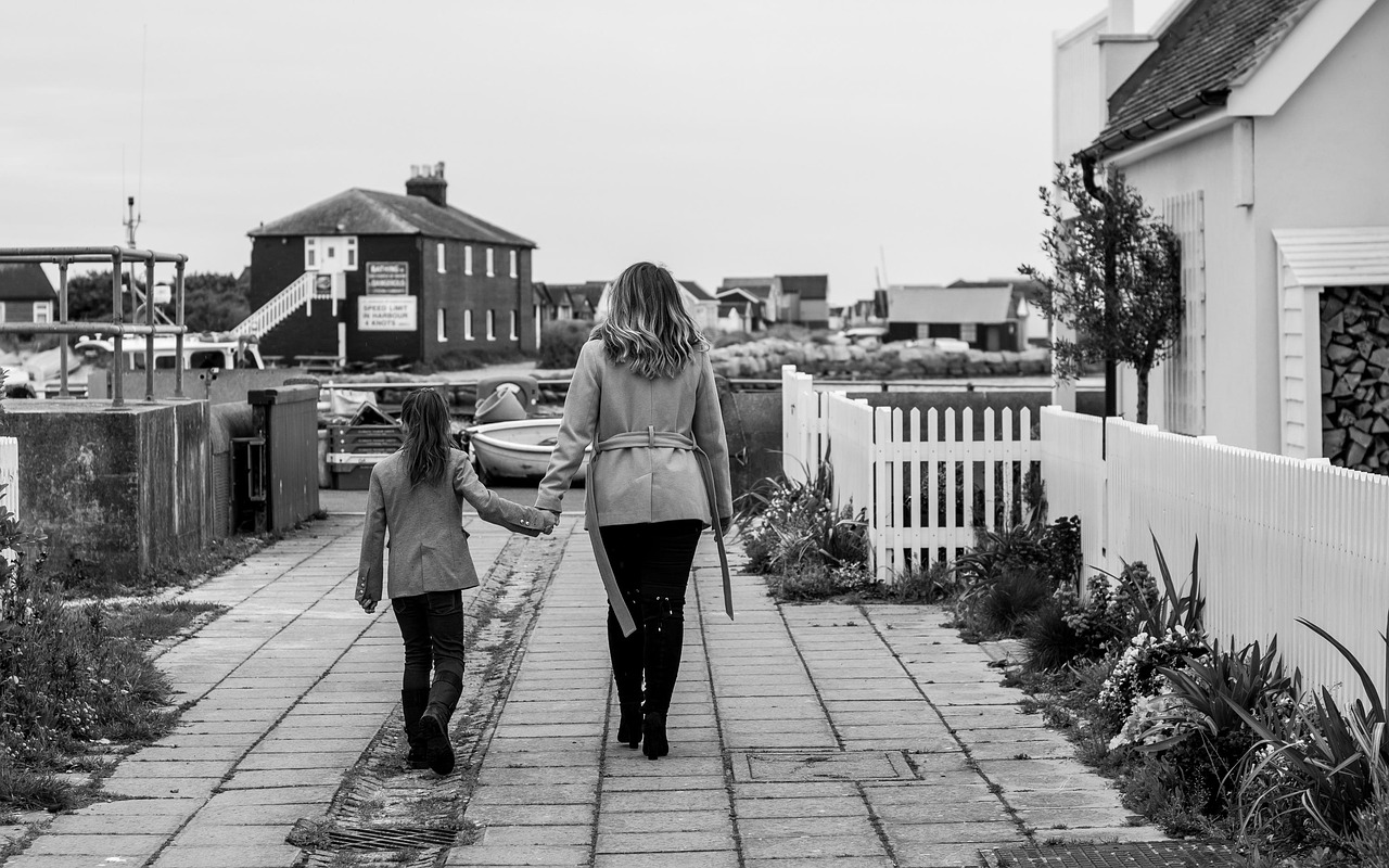 余周周母亲演员揭秘,演技背后的故事与成长历程