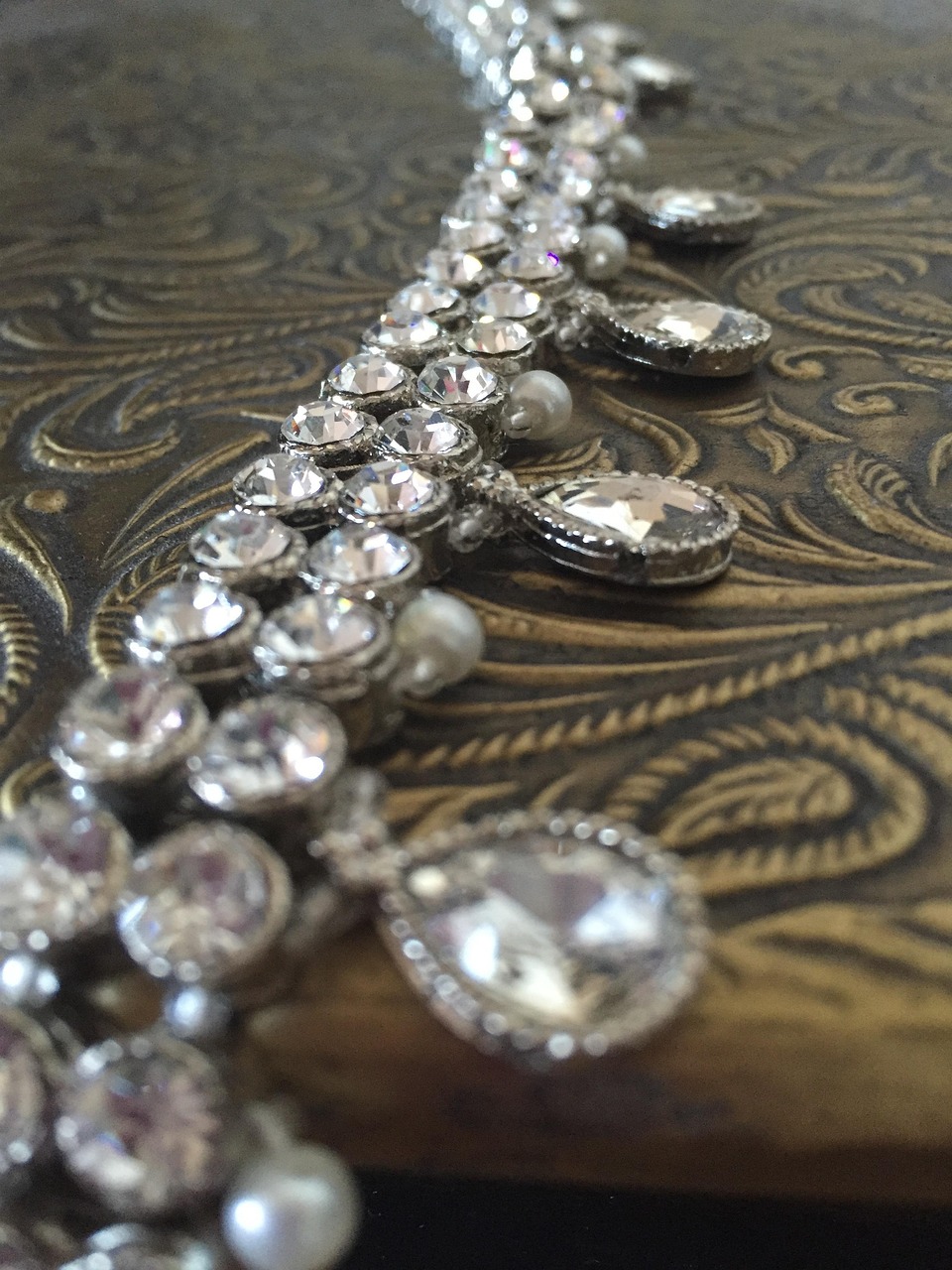 宝格丽围巾,时尚魅力与价格的完美结合,图片及价格一览