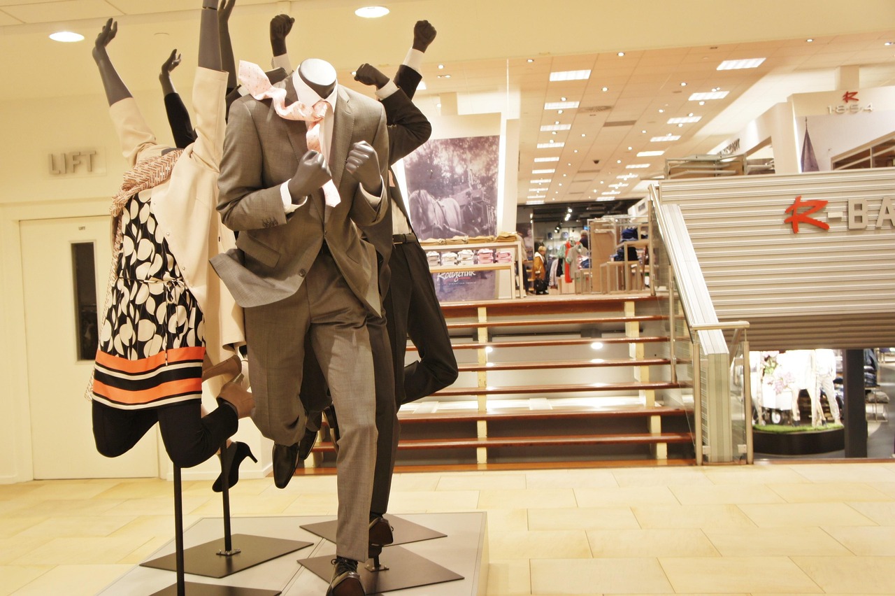 最新服装店装修效果图,打造吸引顾客的时尚店铺空间