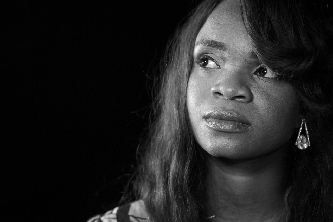 女明星胸罩背后的时尚文化解读与社会思考