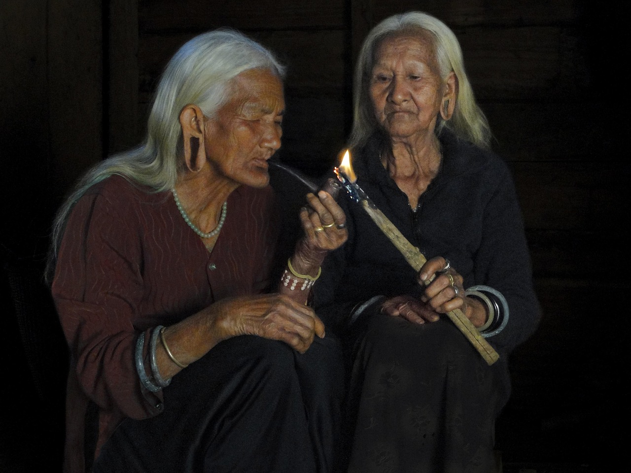 雪莲烟价格表,最新市场价格及其市场动态分析