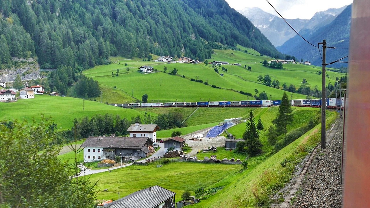 昆渝铁路最新进展、挑战与未来展望，全线动态速递