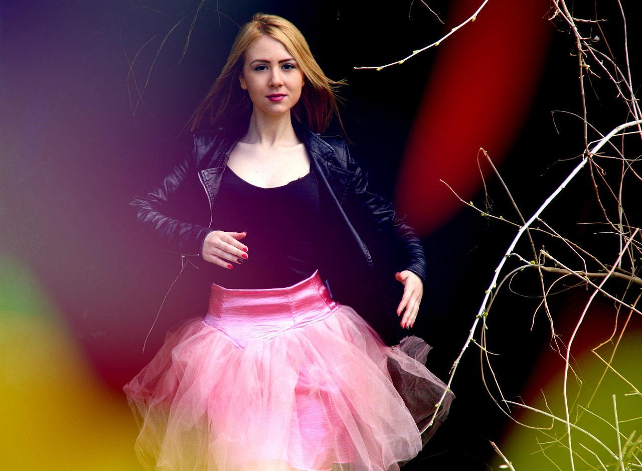 女演员潘小龙，星光璀璨，演技绽放之旅