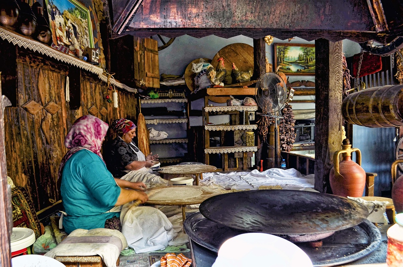 煎炸三宝与电影的梦幻交融，电影中的煎炸美食之旅