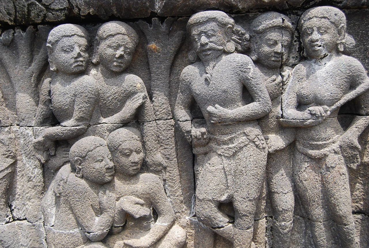 西方三圣佛像价格,探寻背后的文化价值及市场价格