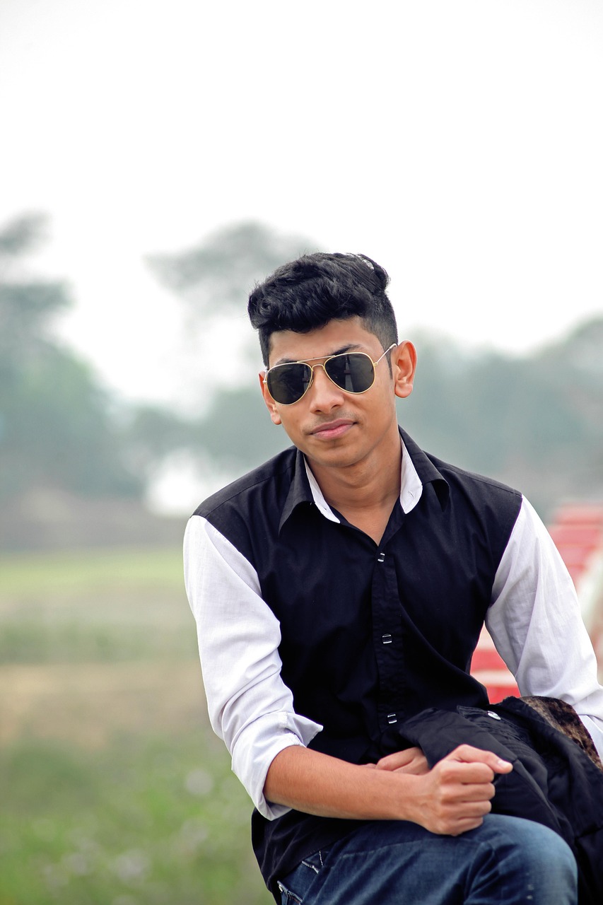 男明星自杀背后的故事与深层思考揭秘