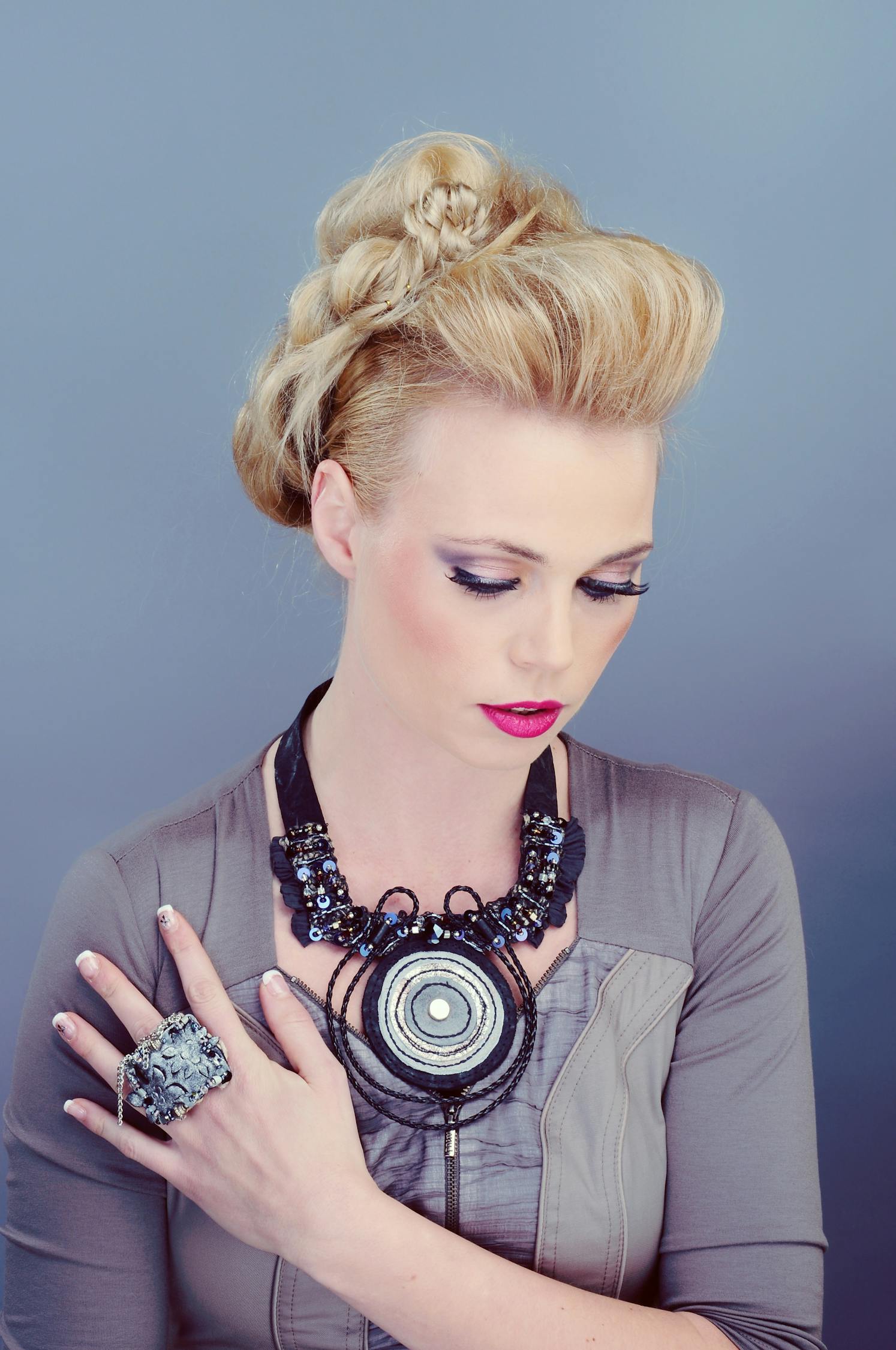 海银演员演绎海洋魅力,展现华丽篇章