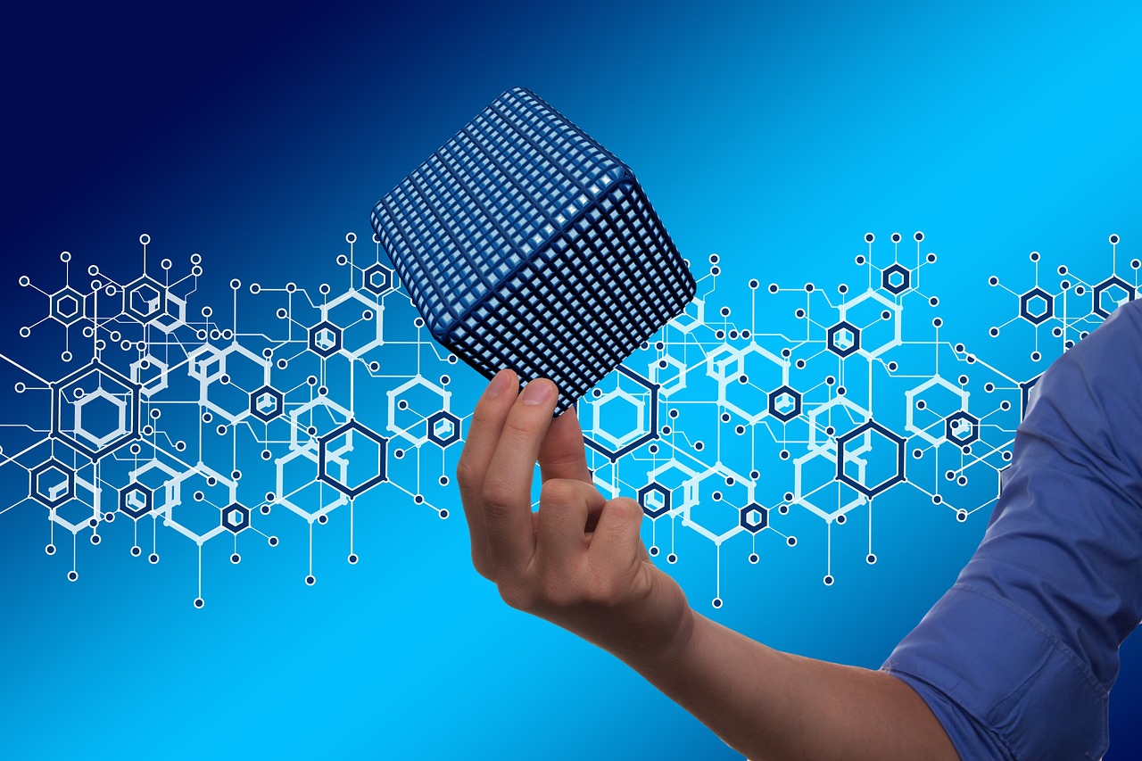 讯上市,开启数字化转型新篇章