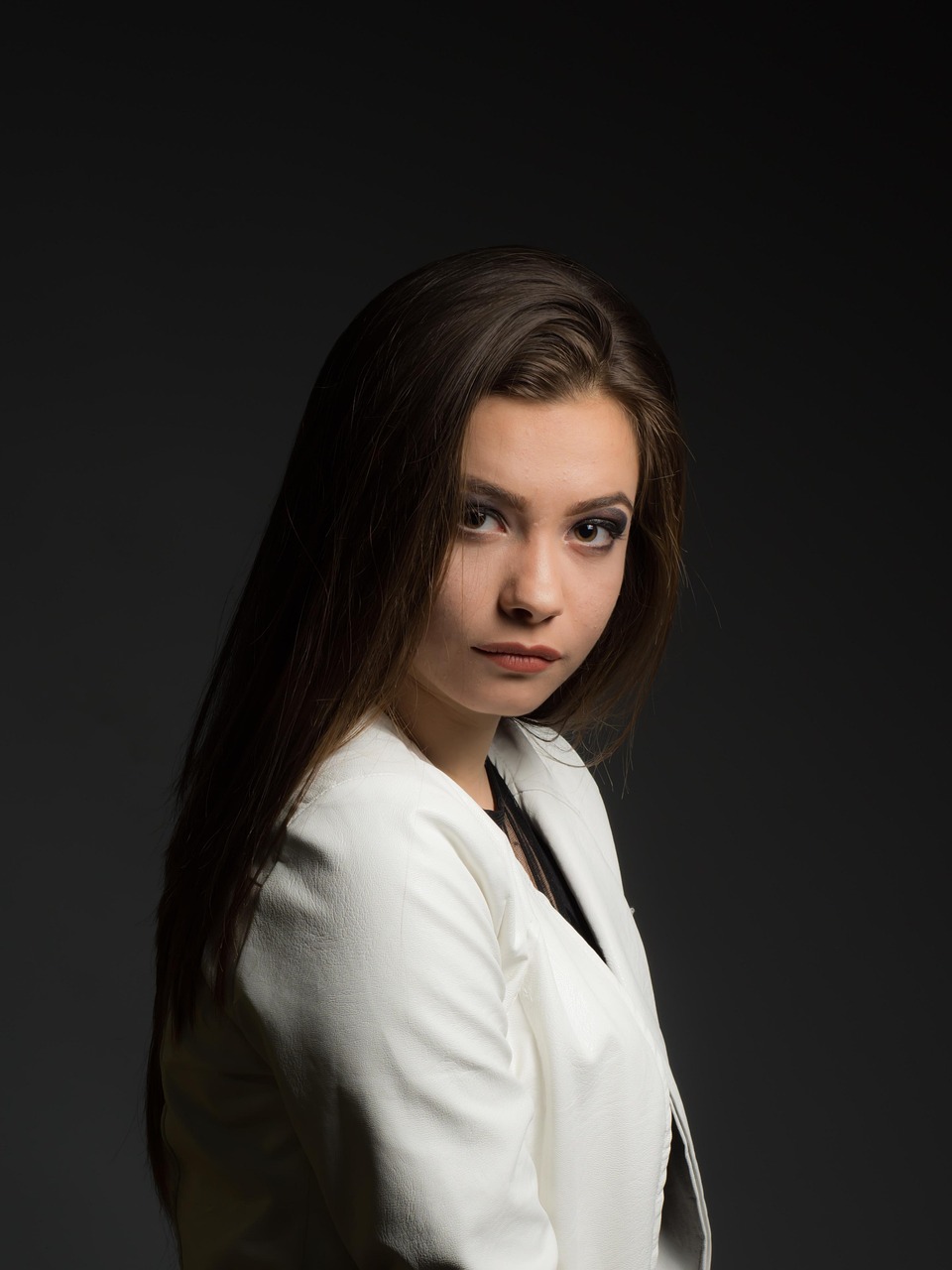 毛俊杰近照,时光雕琢的优雅魅力