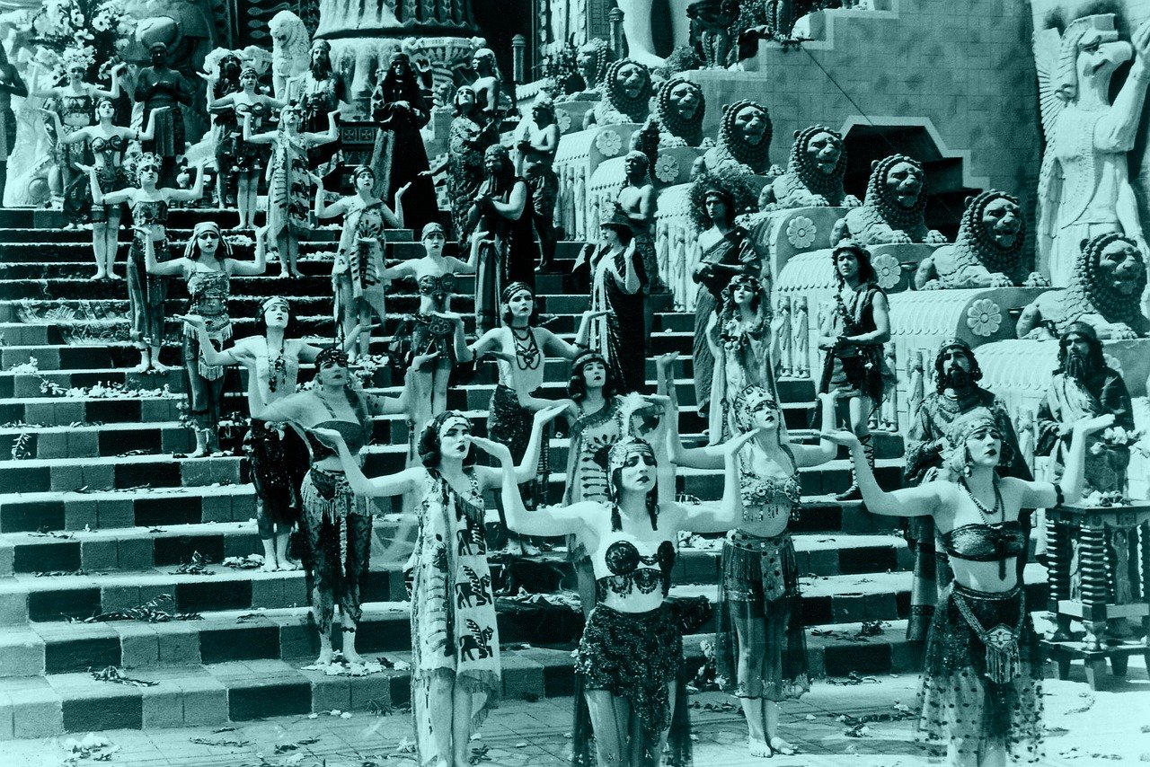 重创电影,挑战与机遇并存