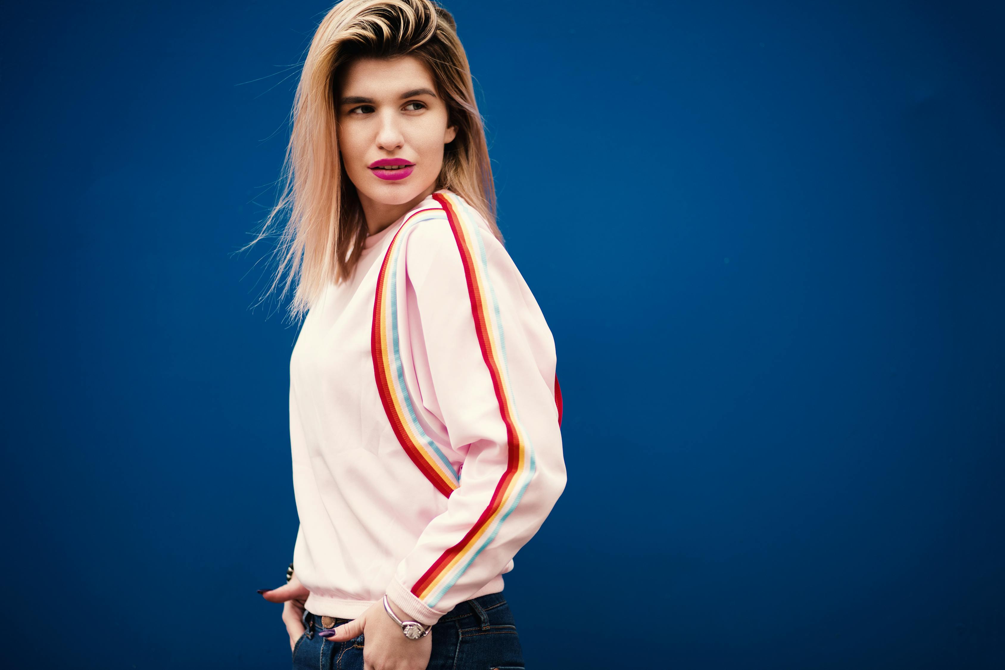 闫盼盼8月写真,光影魅力与坚韧展现