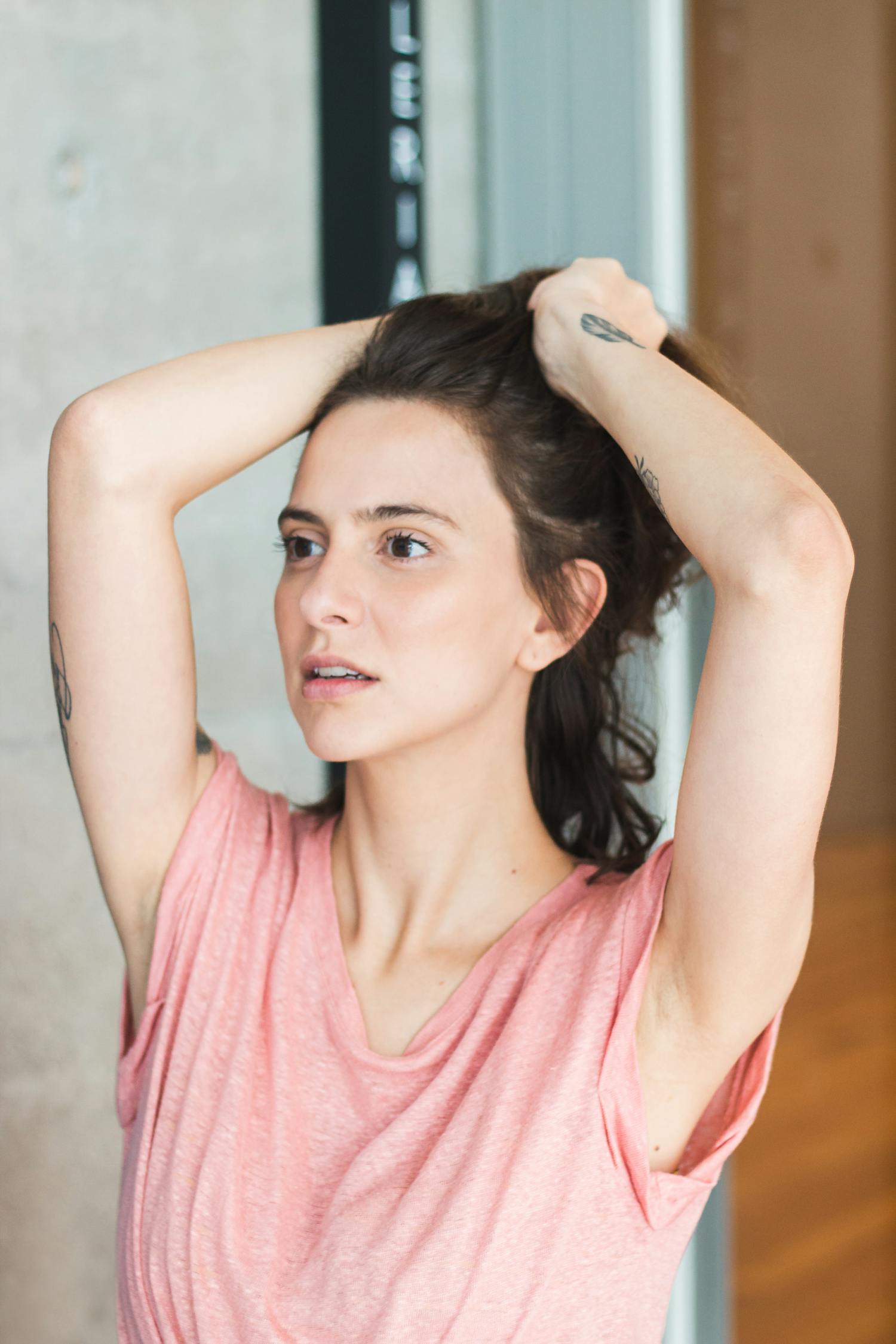 闫盼盼8月写真,光影魅力与坚韧展现