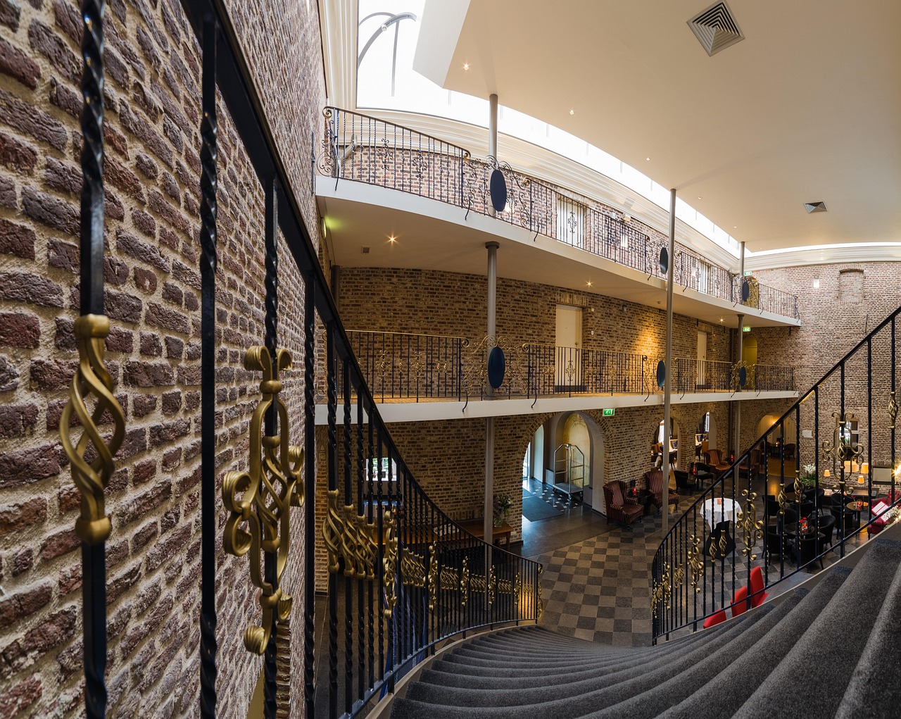 奢华与舒适完美融合,最新豪华游艇体验