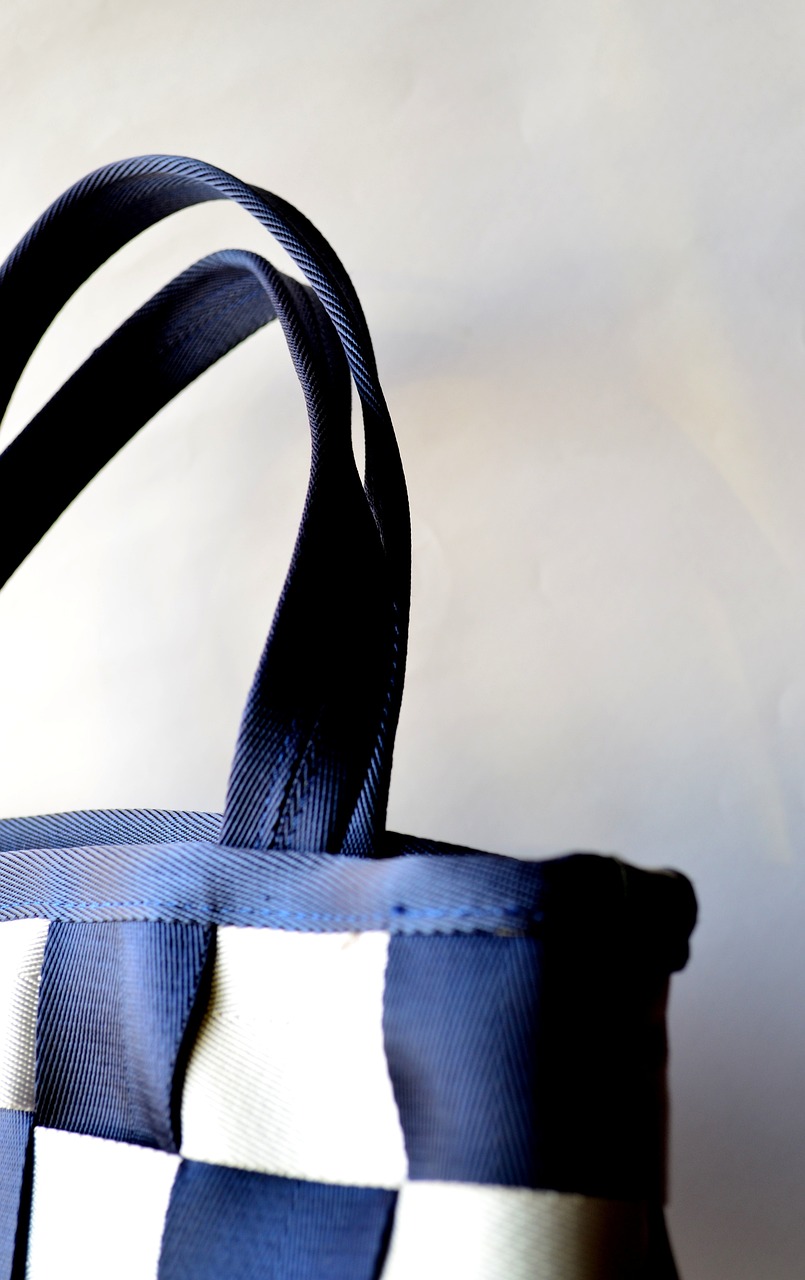 意尔康包包,时尚魅力与价格完美融合的图片与价格指南