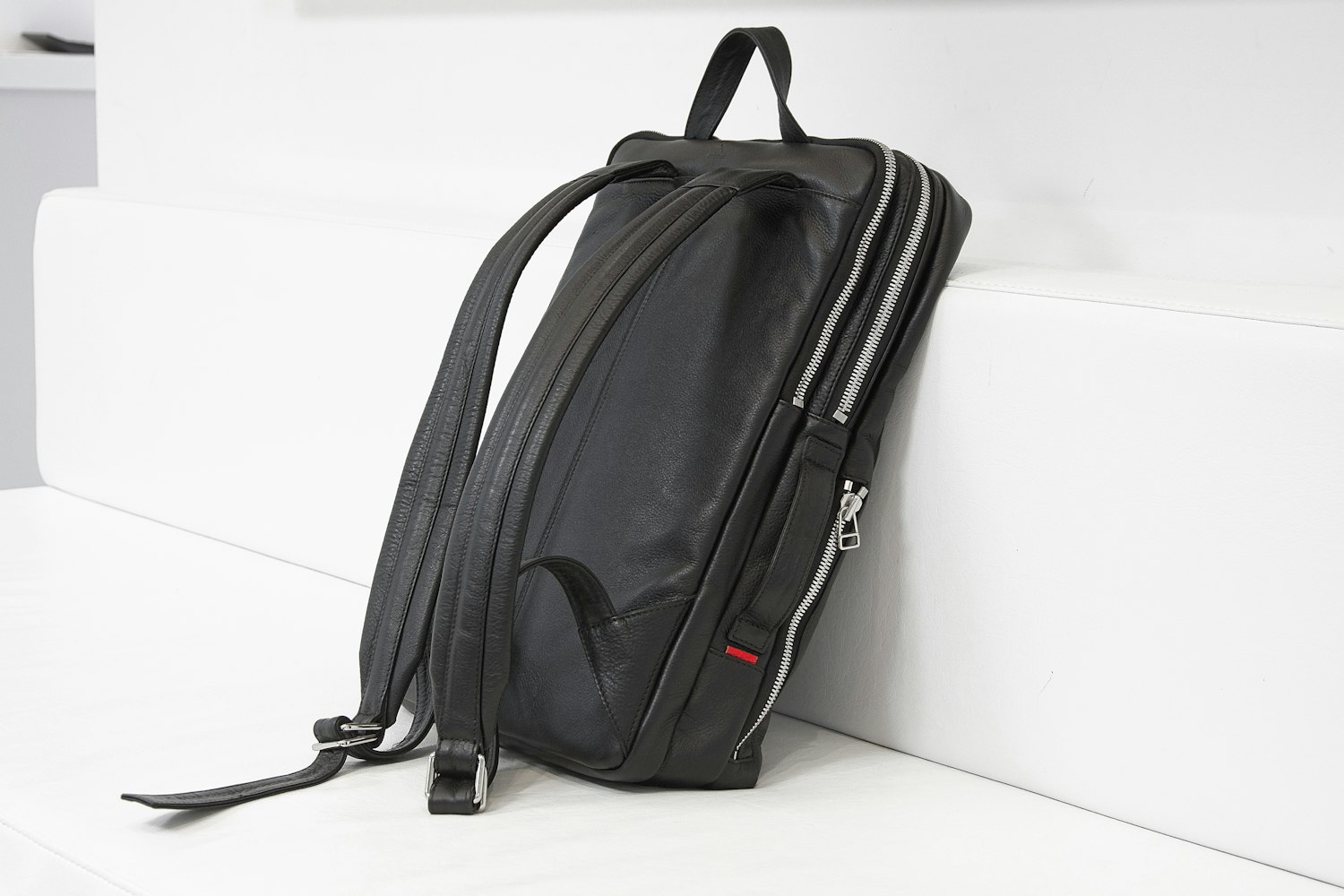 意尔康包包,时尚魅力与价格完美融合的图片与价格指南