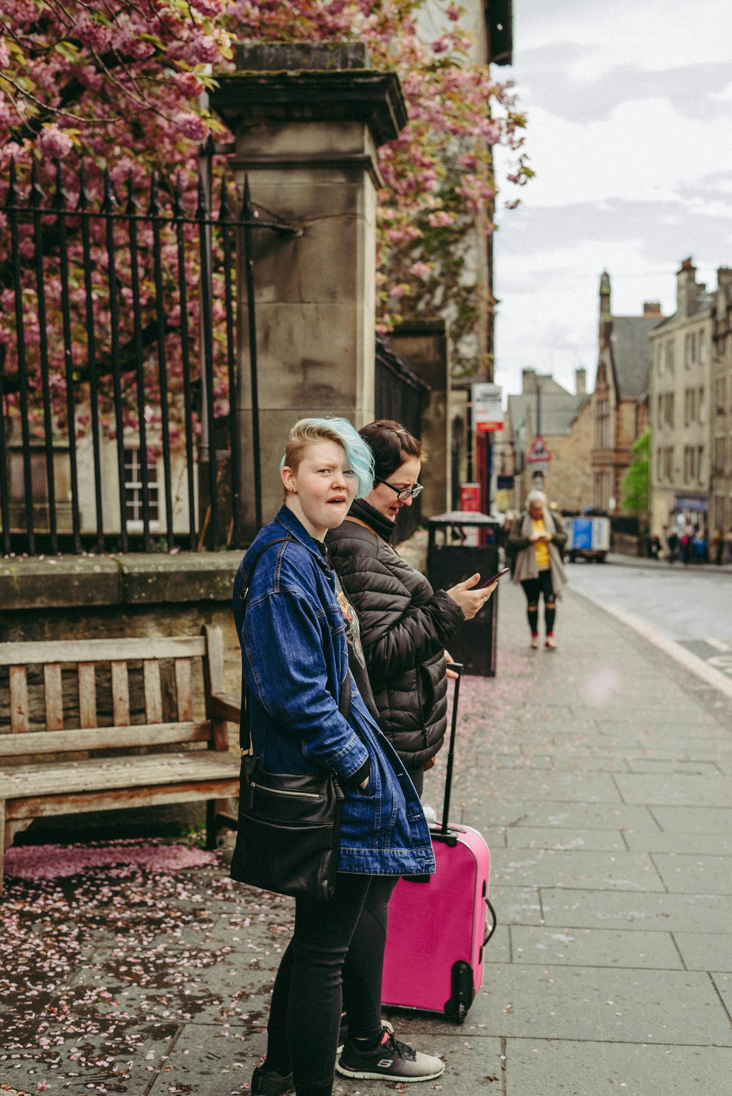 王俊凯街头写真,时尚潮流与青春活力的完美融合亮相街头风采